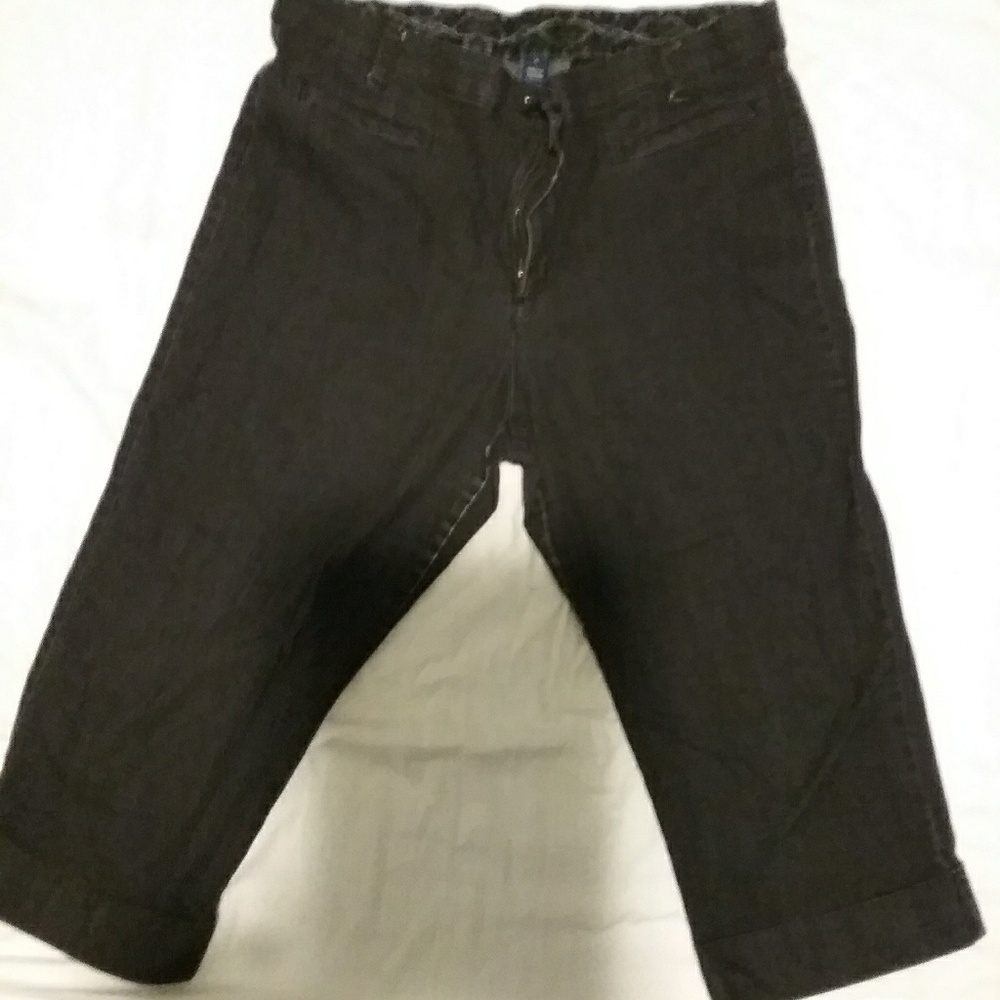 Plus size women's black stretchy capris